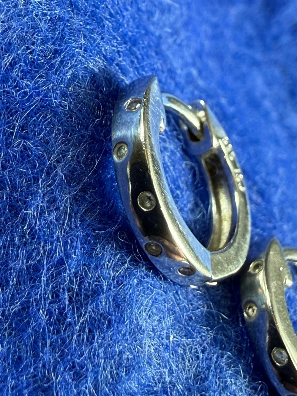 In Season Jewelry 925 Sterling Silver Staggered Gem Hoop earrings.